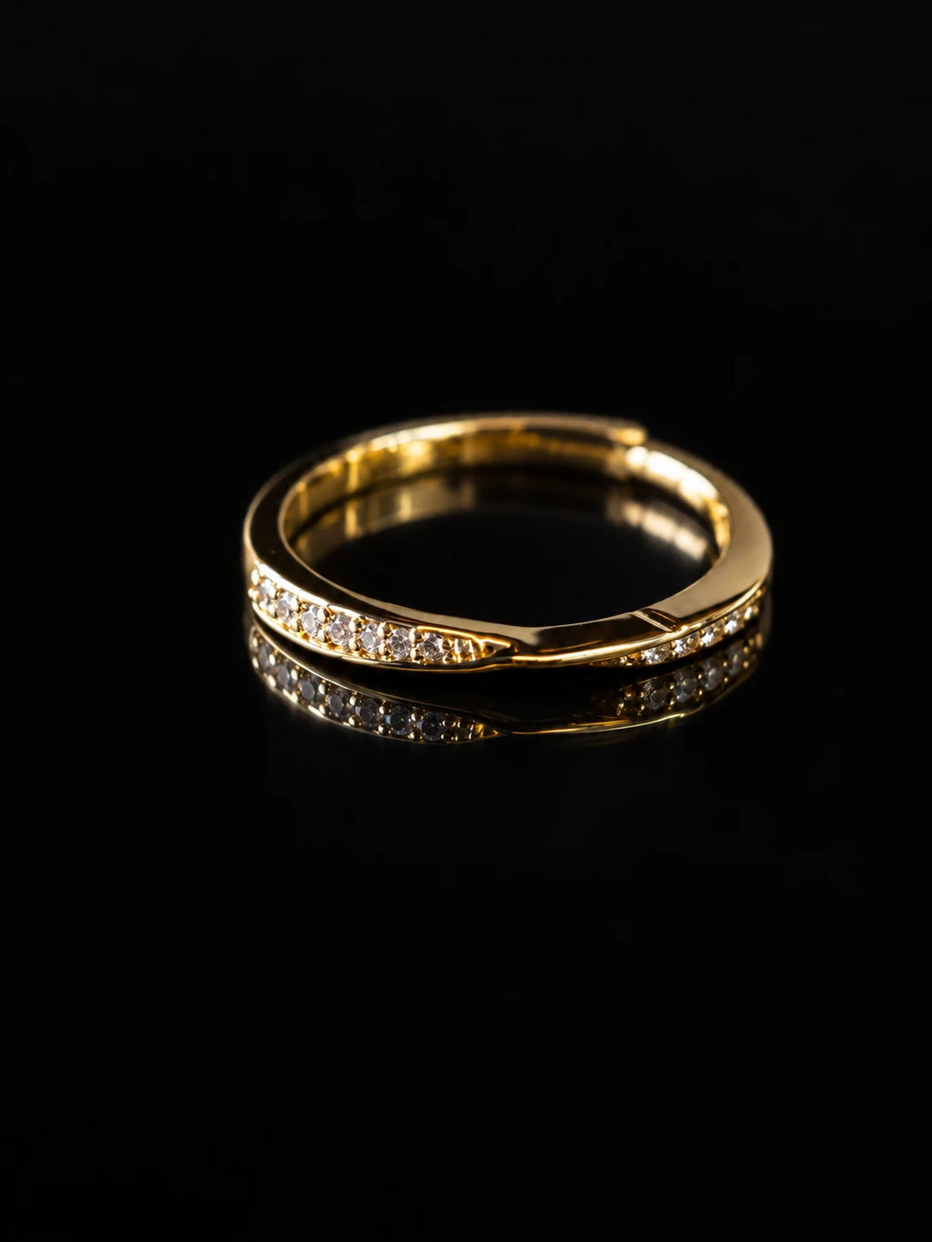 Gold Wave Pavé Band on a black background
