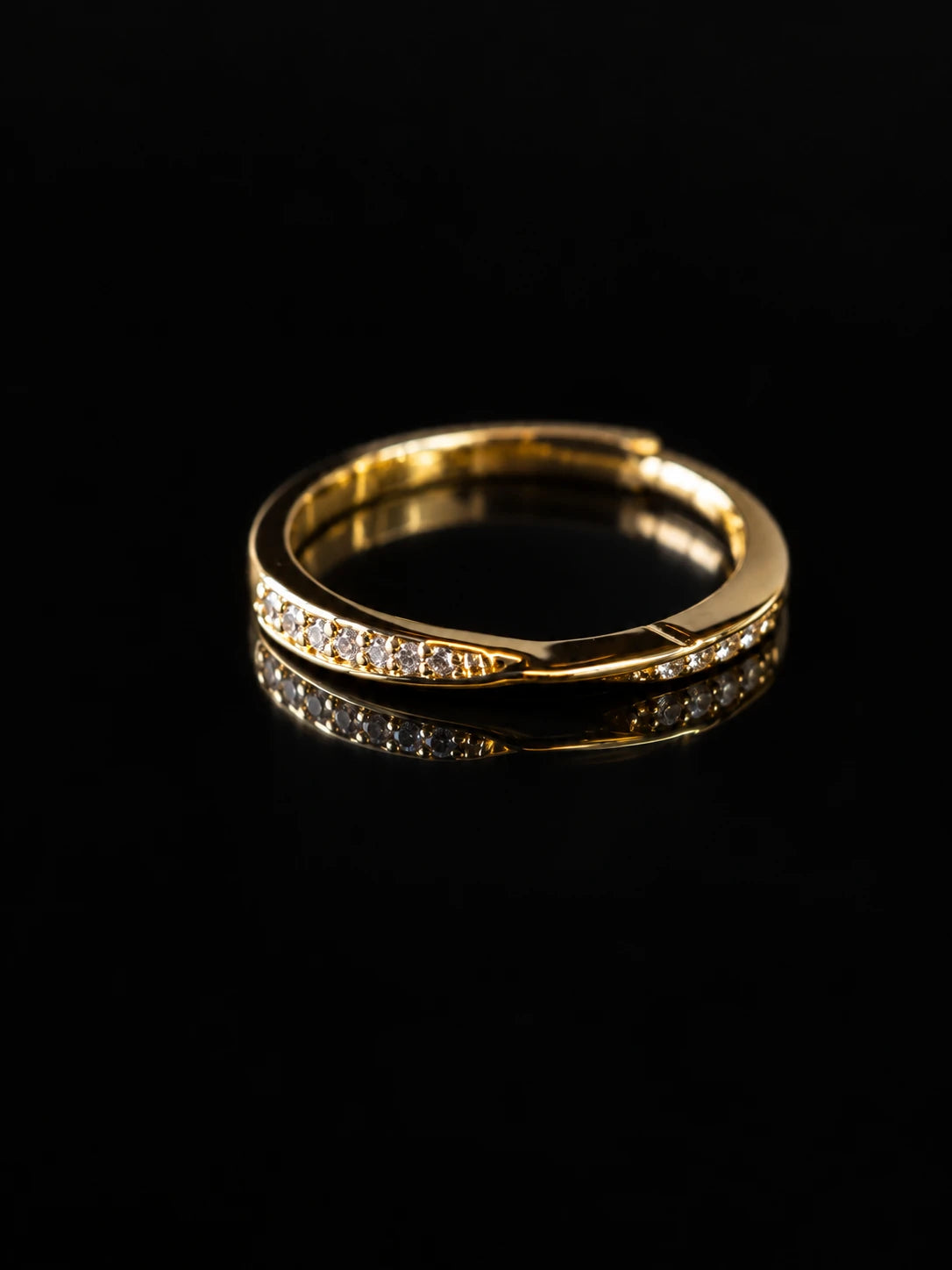 Gold Wave Pavé Band on a black background