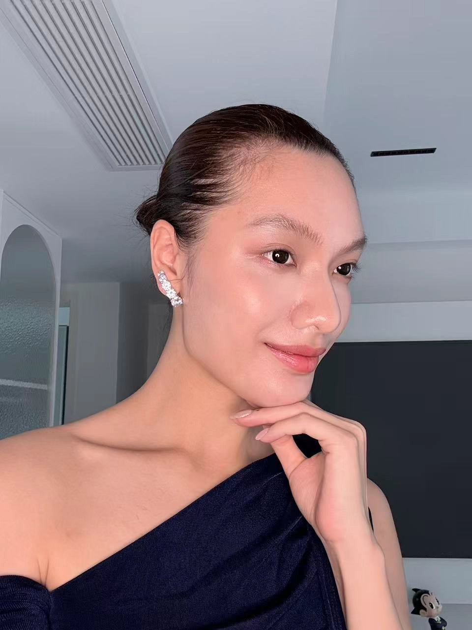 Curved Gradient Rhinestone Buckle Earrings